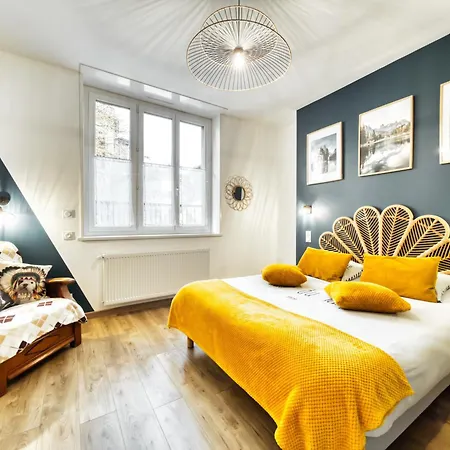 Lägenhet Au Beau Duplex De La Basilique *