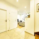 Au Beau Duplex De La Basilique Διαμέρισμα *