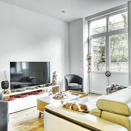 Au Beau Duplex De La Basilique Апартаменты *